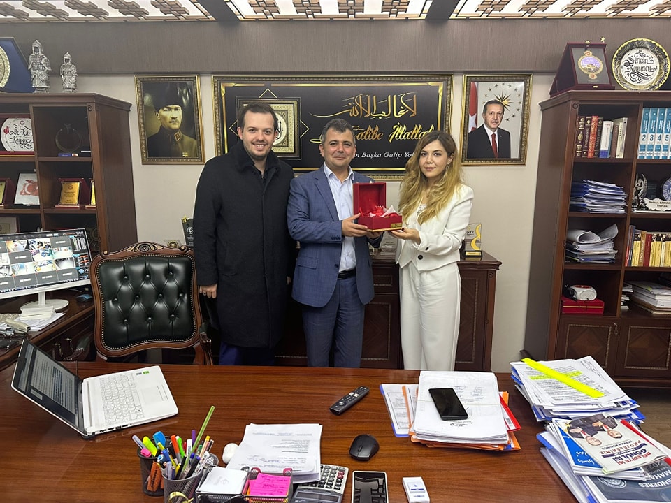 Avukat Aslıcan Özgür, Emirdağ Belediye Başkanı'nı ziyaret etti.