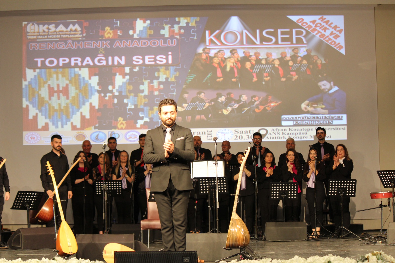 Türk Halk Müziği Konseri türkülerle gönülleri mest etti.