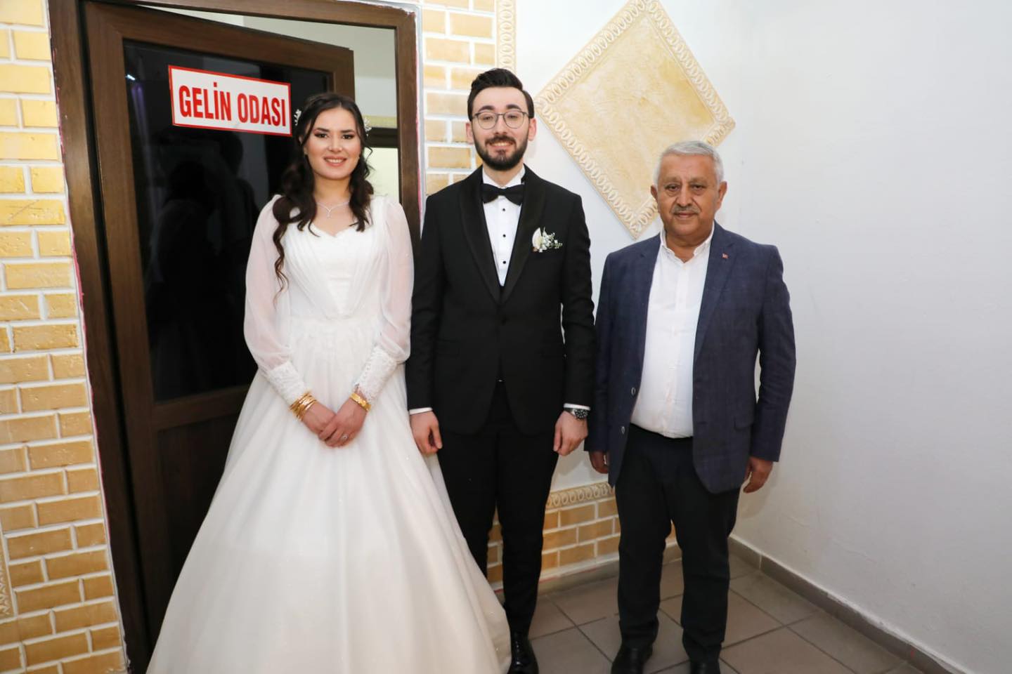Belediye Başkanı Mehmet Zeybek'ten düğün sürprizi!