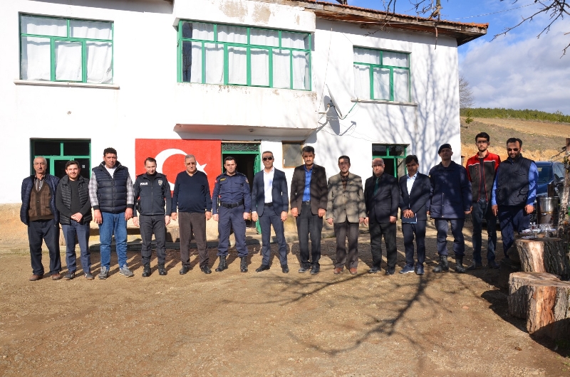 Kaymakam Hasan Çiçek ’18 Mart  Çanakkale  Zaferi Ve Şehitleri Anma Günü ’  Nedeniyle Şehit Ailelerini Evlerinde Ziyaret Etti