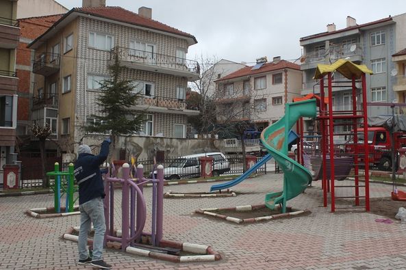 İlçemizdeki Parklarda Çalışmalar Devam Ediyor