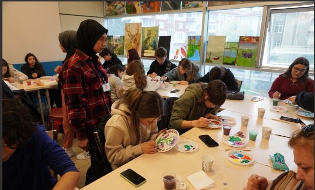 Şuhut Anadolu Lisesi, ERASMUS işbirliğiyle 5 ülkeden 35 kişiyi Afyonkarahisar'da ağırlıyor.