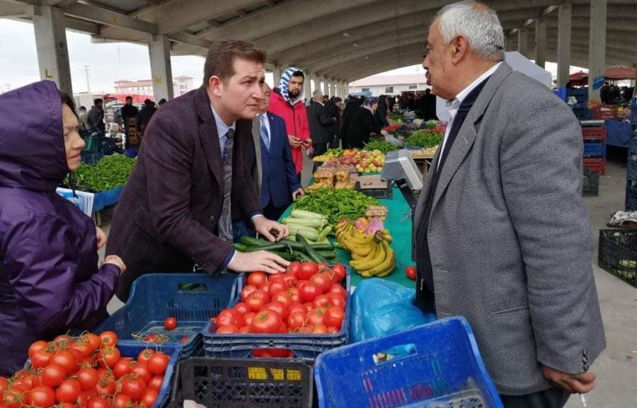 CHP Milletvekili Adayı Anıl Halis Akar, Şuhut'ta esnaflarla buluştu ve tarım ile ilgili önemli açıklamalarda bulundu.