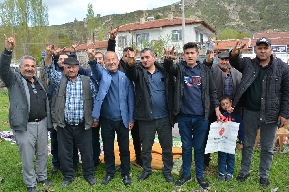 MHP Milletvekili Mehmet Taytak, Çay'da yoğun ilgiyle karşılandı.