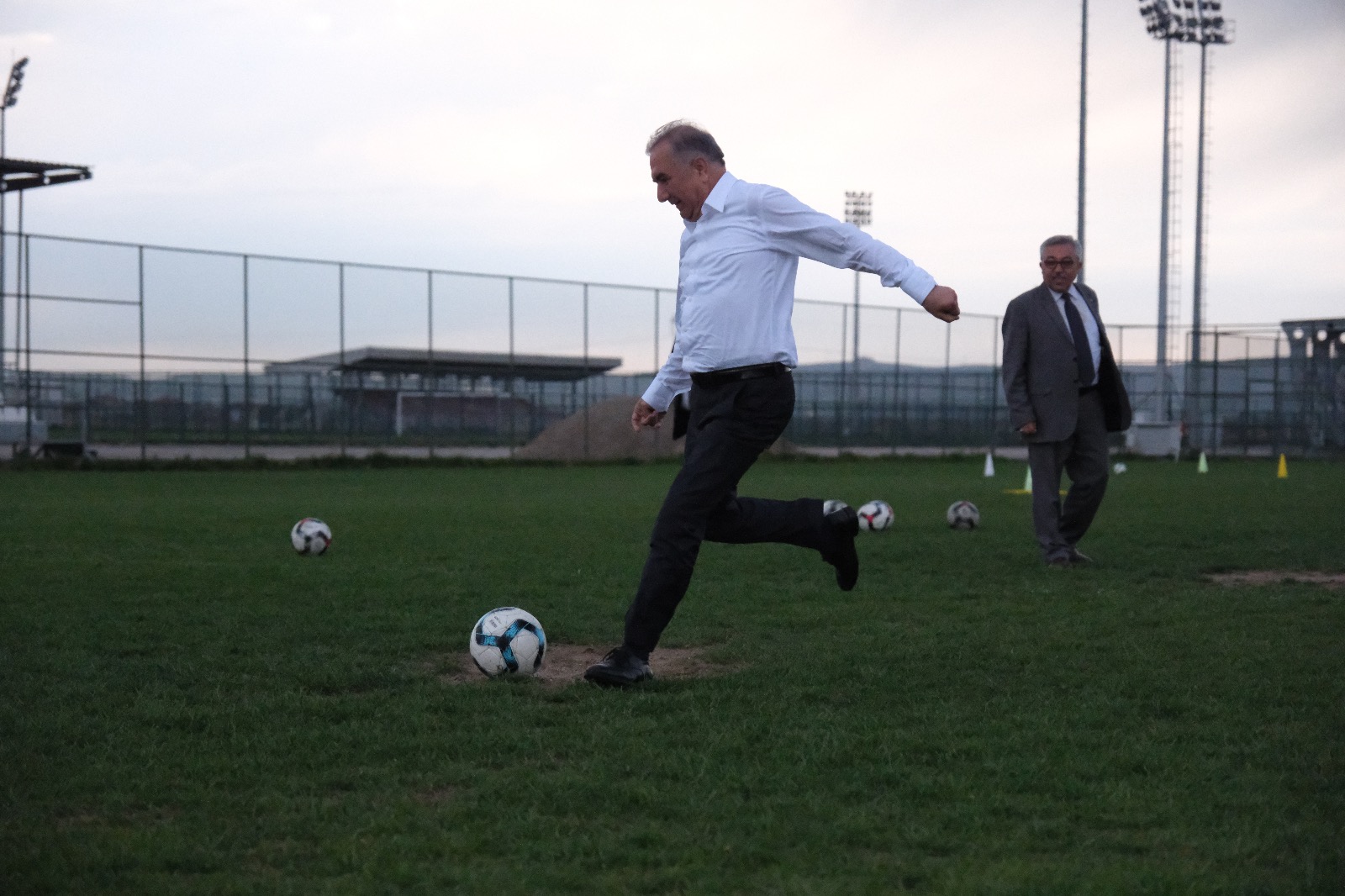 İYİ Parti Milletvekili adayı Mustafa Enis Arabacı, Afyonkarahisar'ı dünya kenti yapmaya aday olduğunu söyledi.