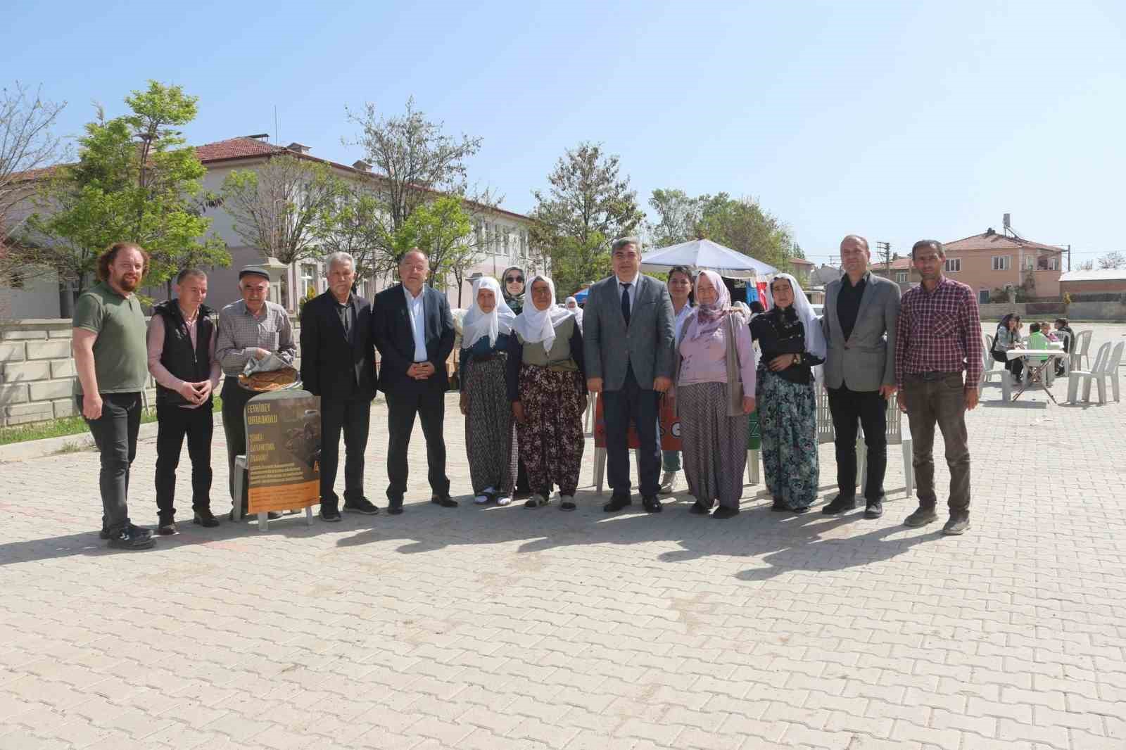 Afyonkarahisarlı öğrencilerden depremzedelere destek