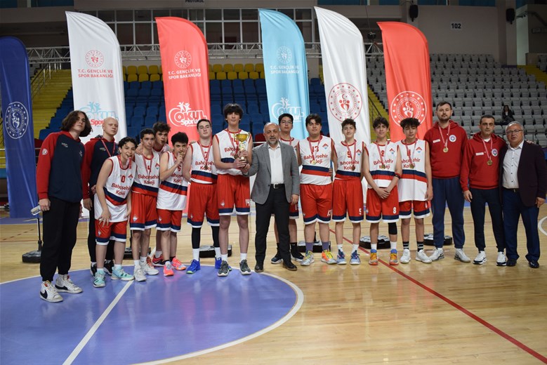 Özel Bahçeşehir Uğur AL Genç B Erkek Basketbol Takımı Şampiyon!