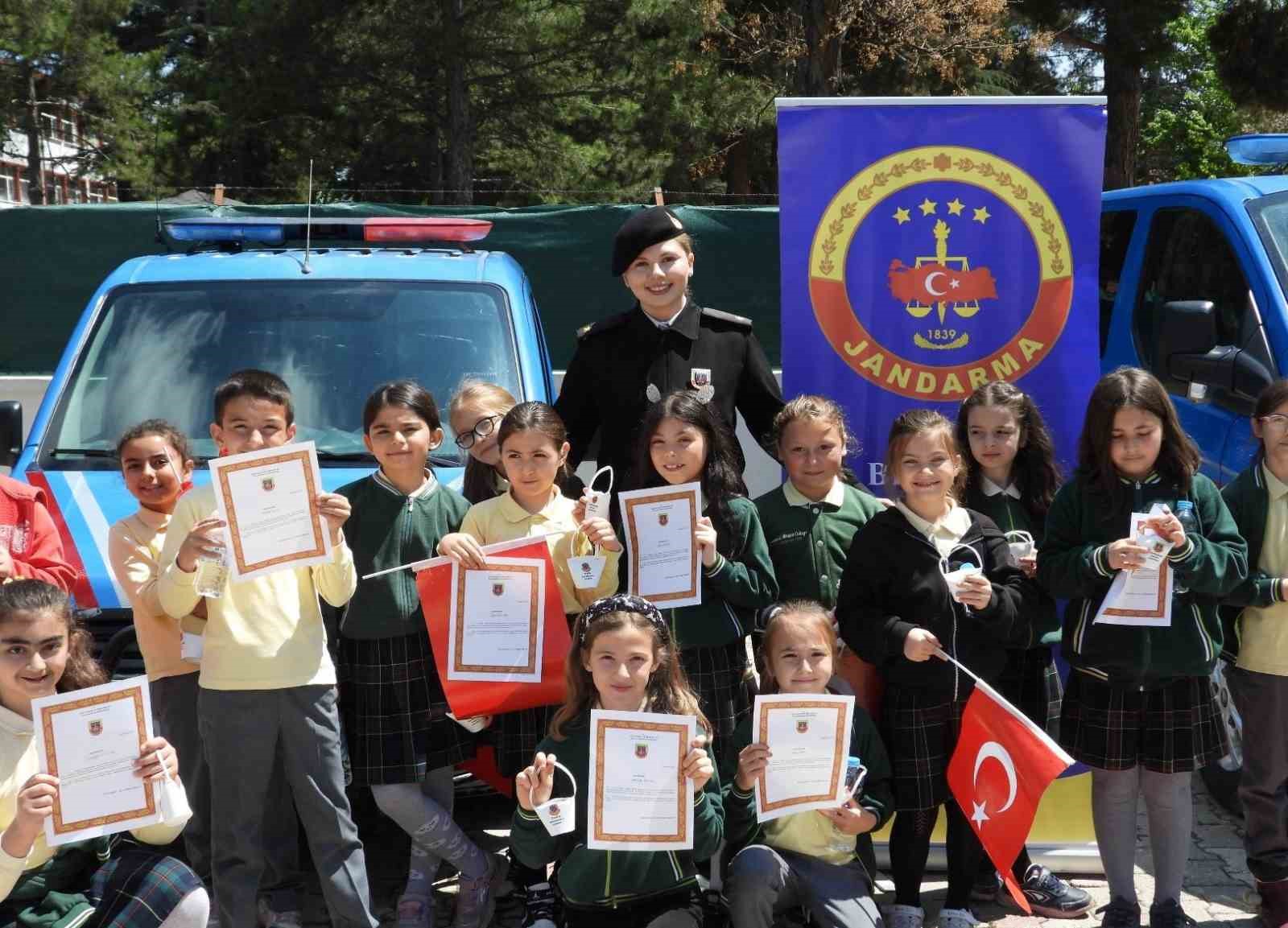 Bilecik'te İlkokul Öğrencileri Trafik Denetim Araçlarıyla Tanıştı