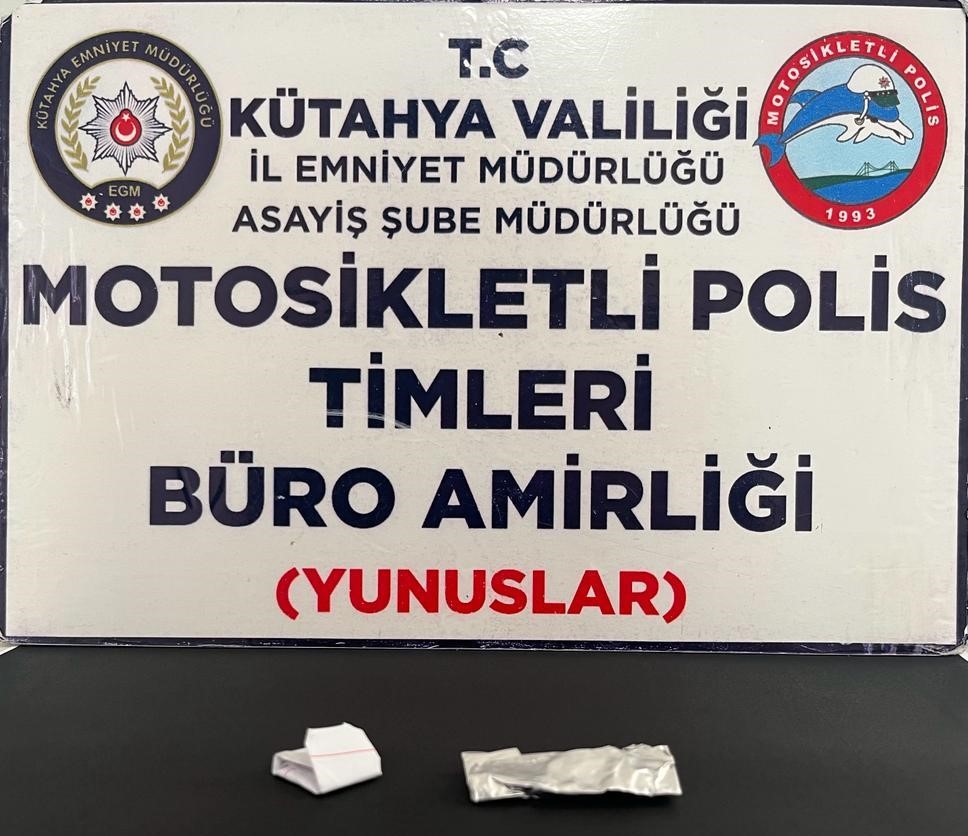 Kütahya'da Motosikletli Polis Timlerince Metamfetamin Operasyonu