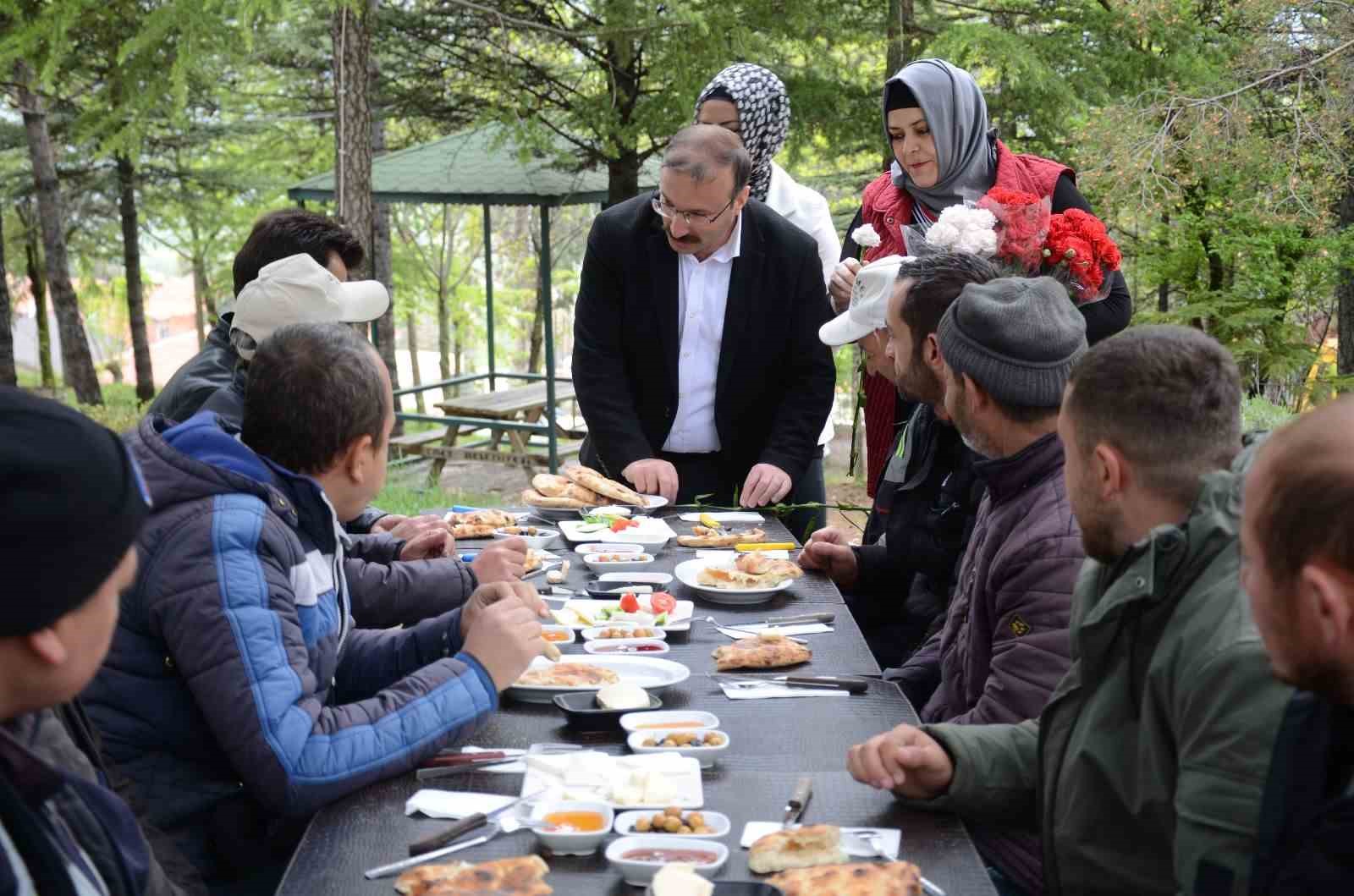 Emet Belediye Başkanı İşçilerle Kahvaltıda Buluştu.