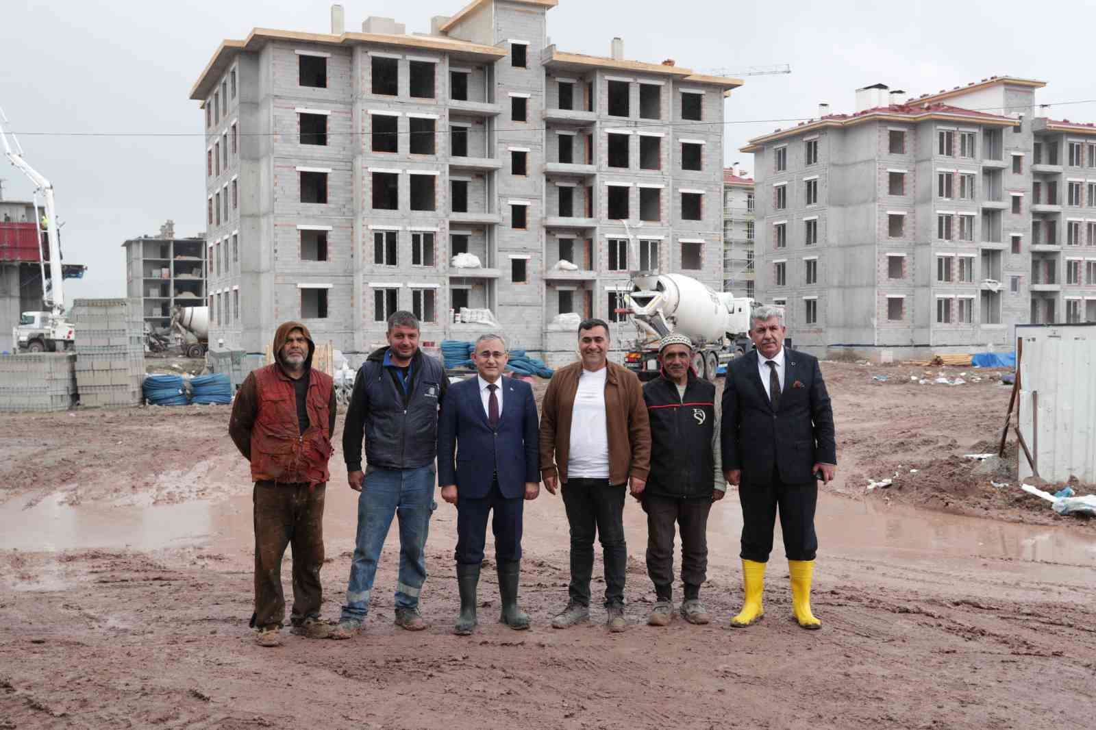 Kütahya'da Kentsel Dönüşüm: Başkan Işık, TOKİ Konutlarındaki İnşaatı İnceledi.