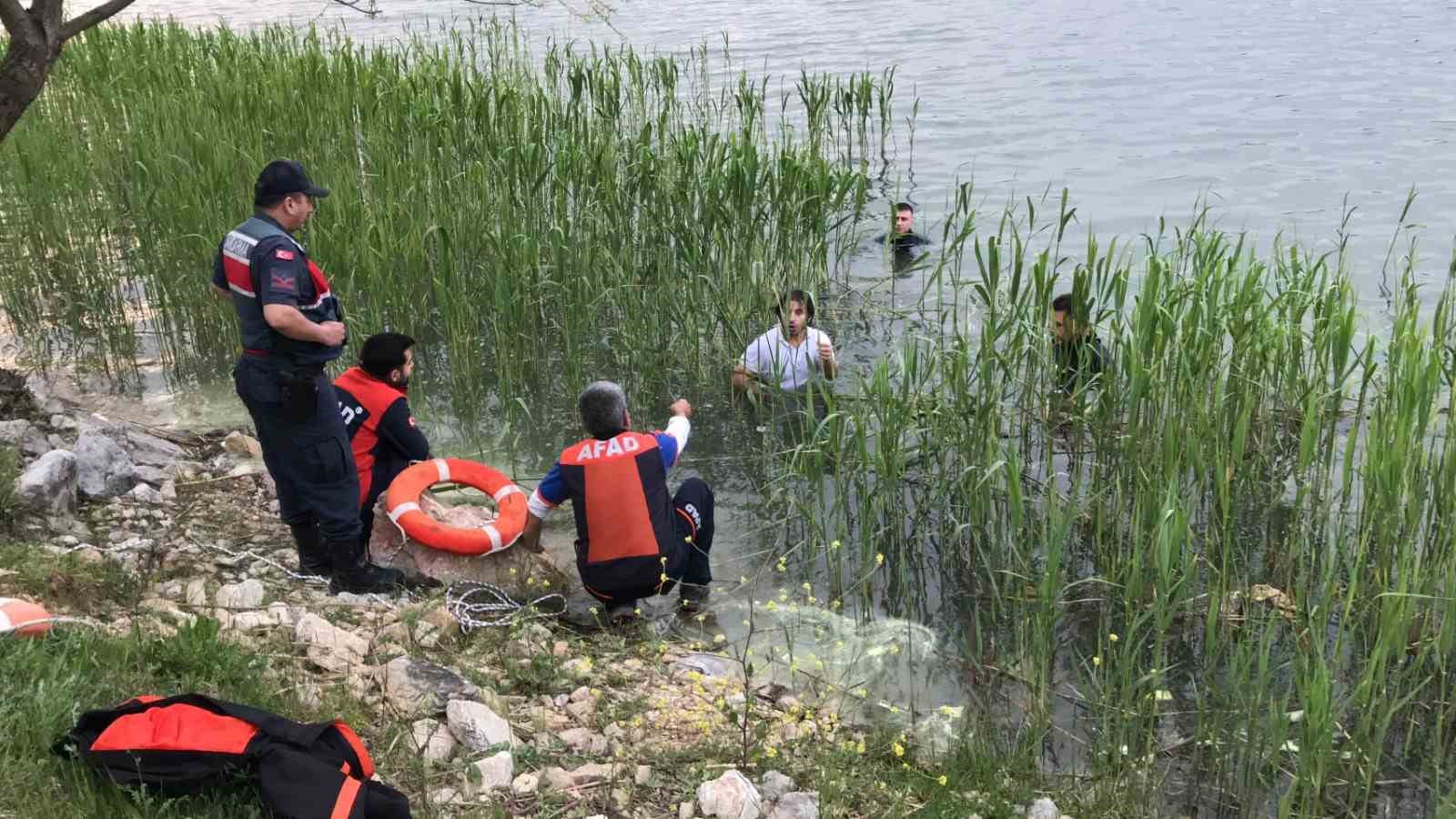 Bilecik'te Gölete Girerek İntihara Teşebbüs Eden Şahıs Kurtarıldı.