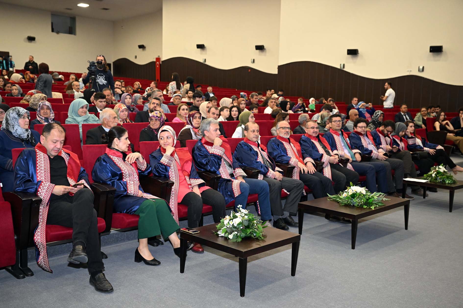 AKÜ'de Eğitim Fakültesi Mezuniyet Töreni Gerçekleştirildi