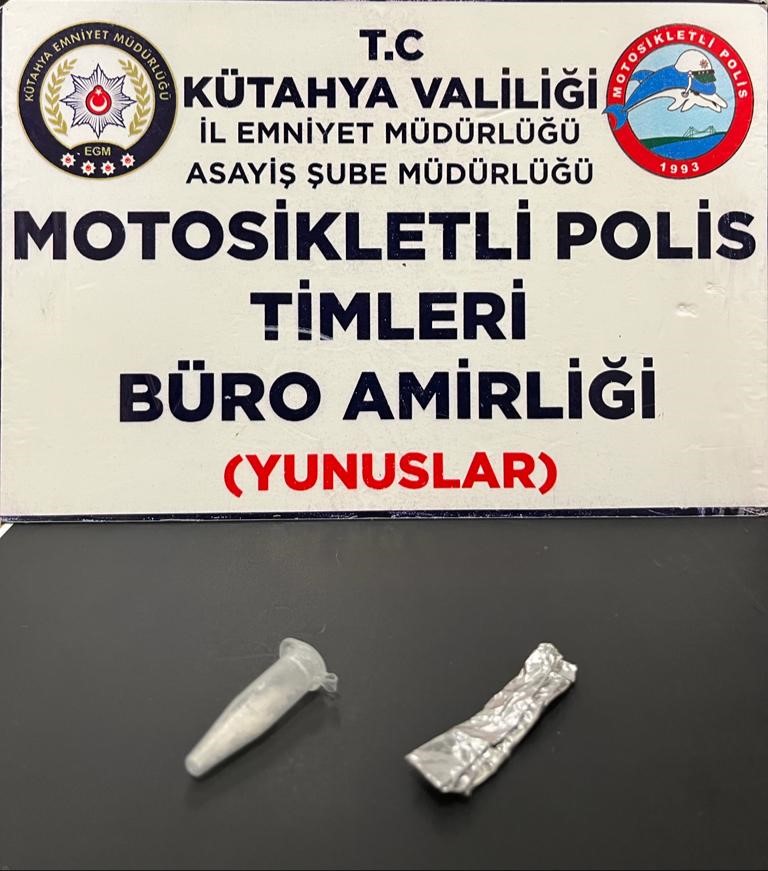 Kütahya'da Motosikletli Polis Timleri metamfetamin ele geçirdi.