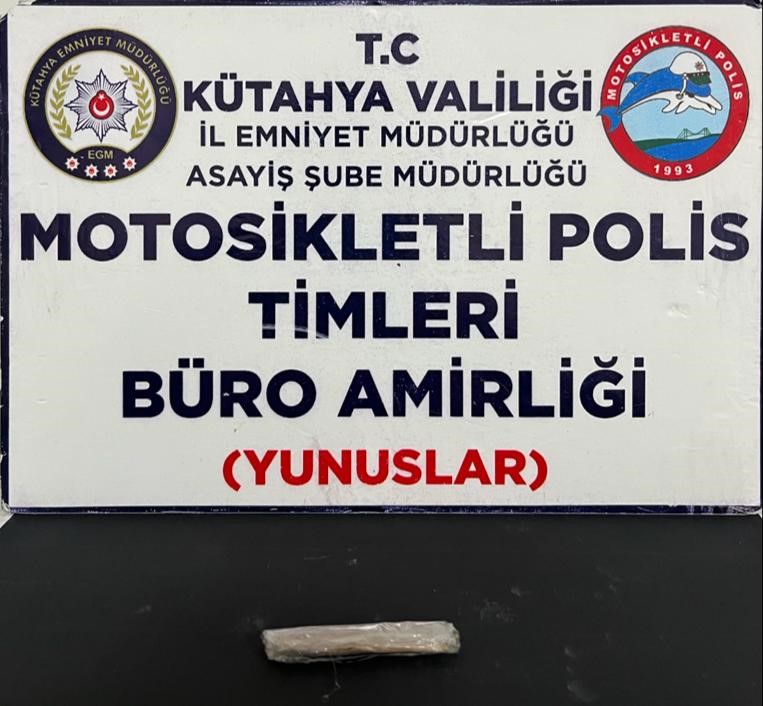 Kütahya'da Motosikletli Polislerden Metamfetamin Operasyonu