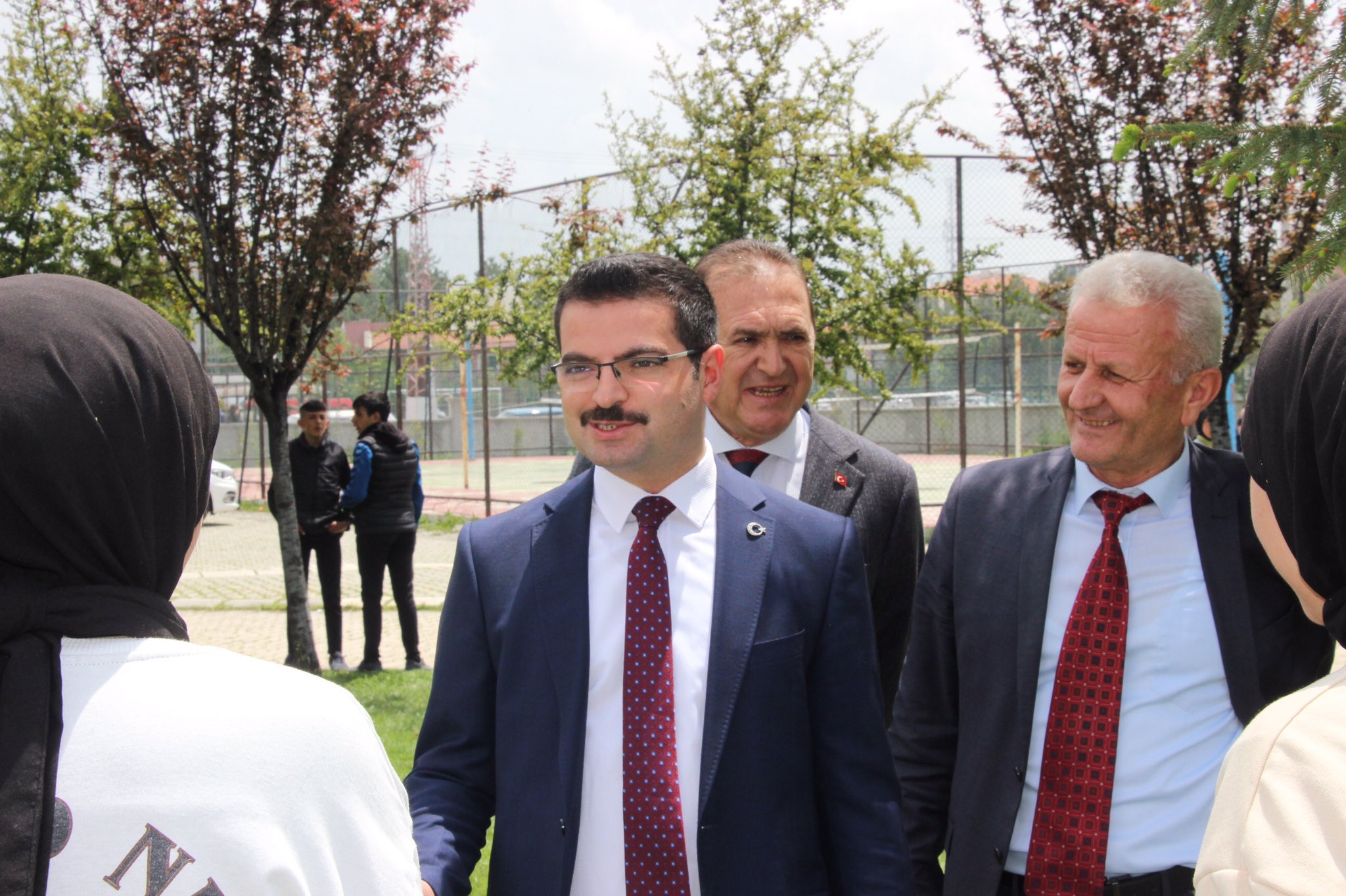 Kaymakam HAN, Kermes etkinliğiyle kardeş okula yardım eli uzattı.