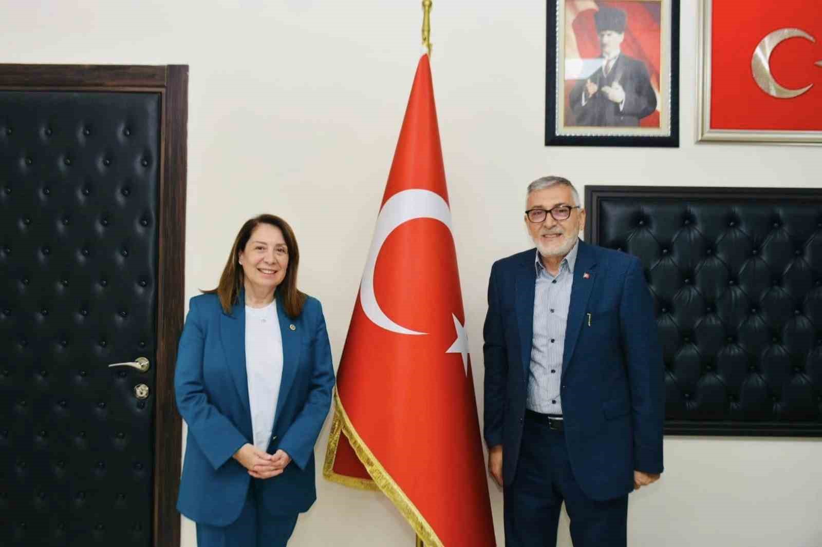 Prof. Dr. Emine Nur Günay, İnönü Belediye Başkanı Kadir Bozkurt'u ziyaret etti.