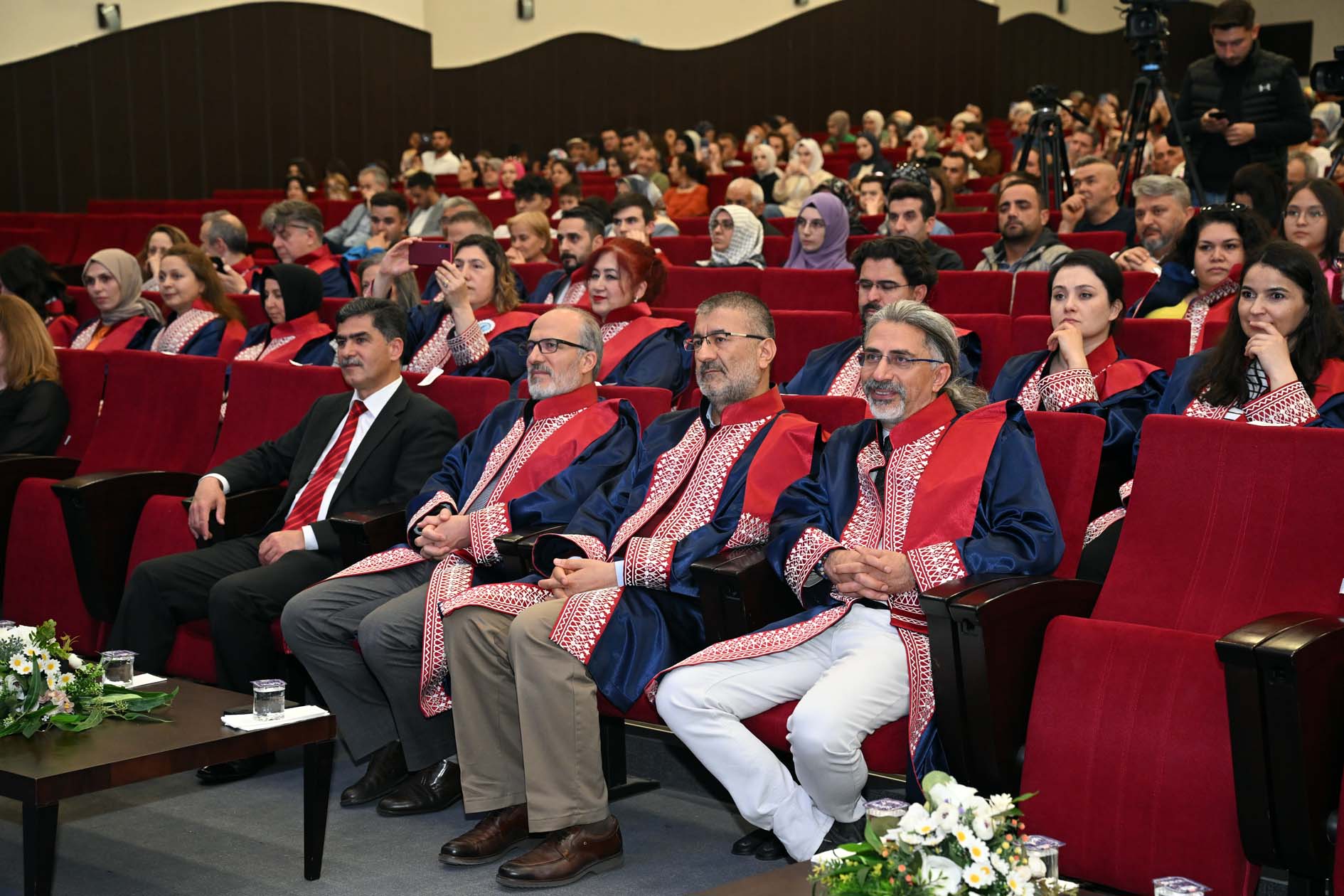 AKÜ Güzel Sanatlar Fakültesi Mezuniyet Töreni Gerçekleştirildi.