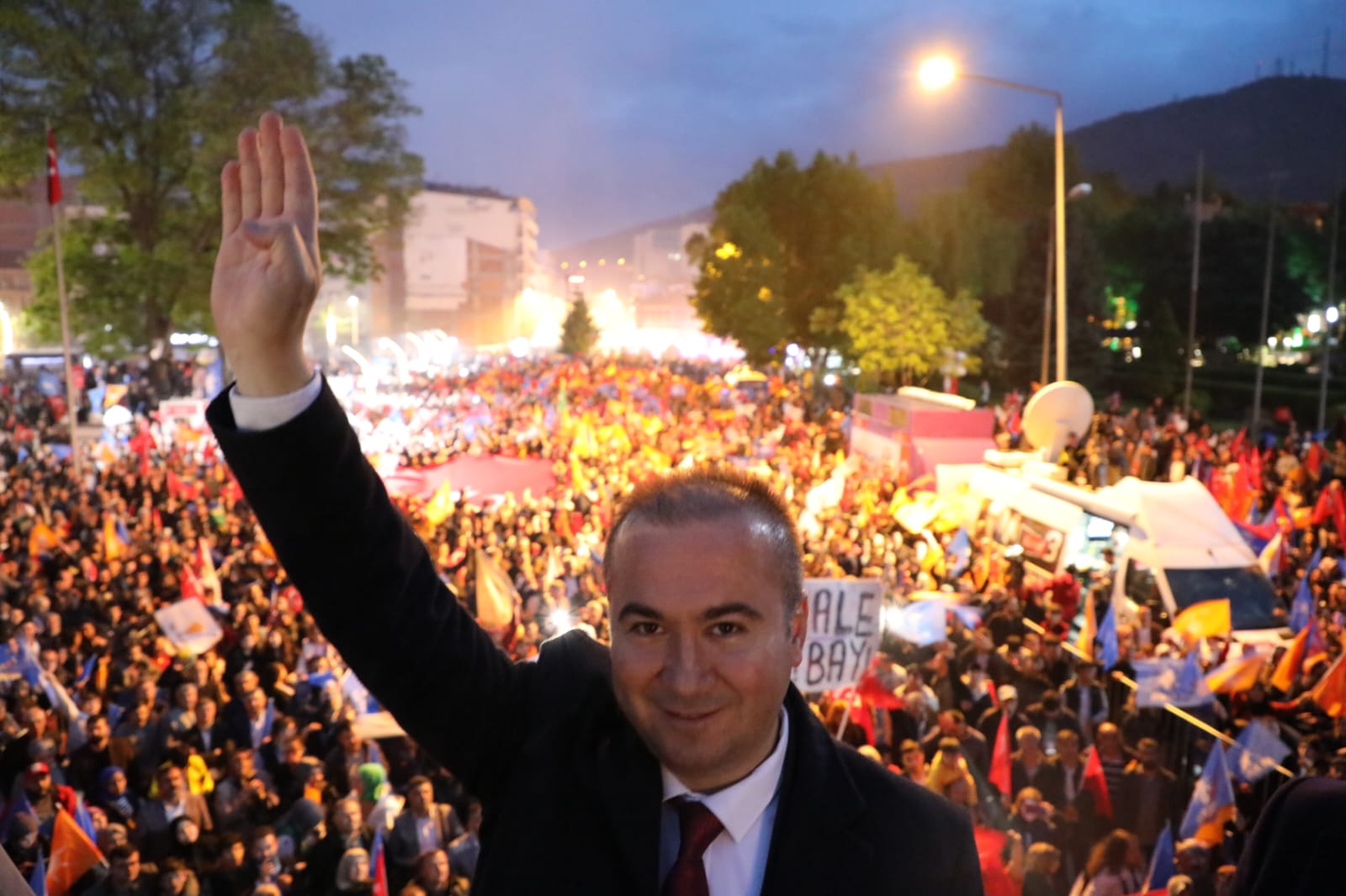 Afyonkarahisar AK Parti Milletvekili Hüseyin Ceylan Uluçay'dan seçim açıklaması.