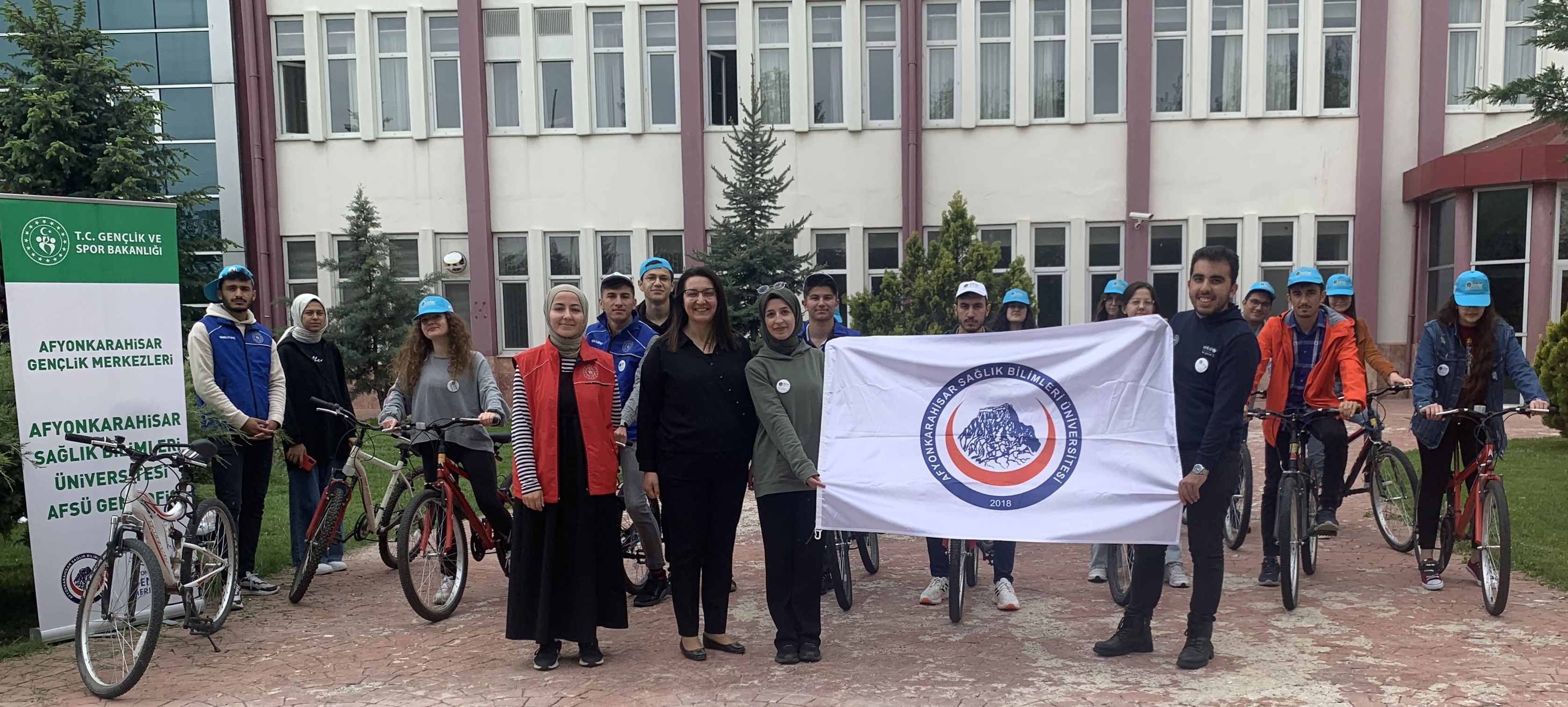 AFSÜ öğrencileri bisiklet turunda karbon ayak izine dikkat çekti