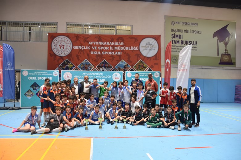 Afyonkarahisar'da Okul Sporları Futsal Müsabakaları Tamamlandı.