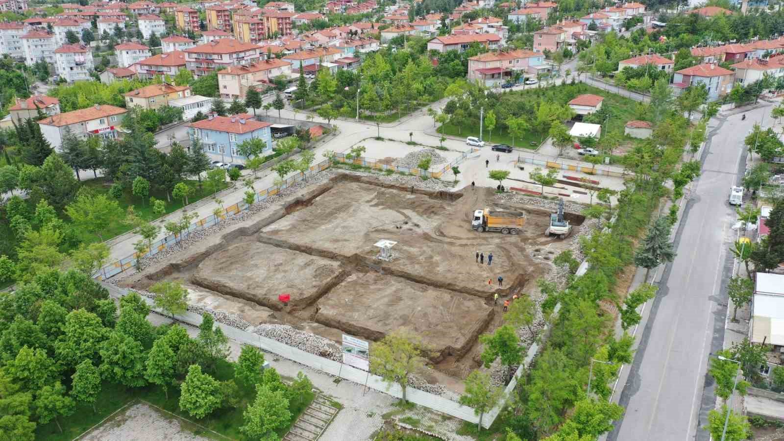 Isparta'da Binbirevler Mahallesi'ne Kapalı Pazaryeri İnşa Ediliyor