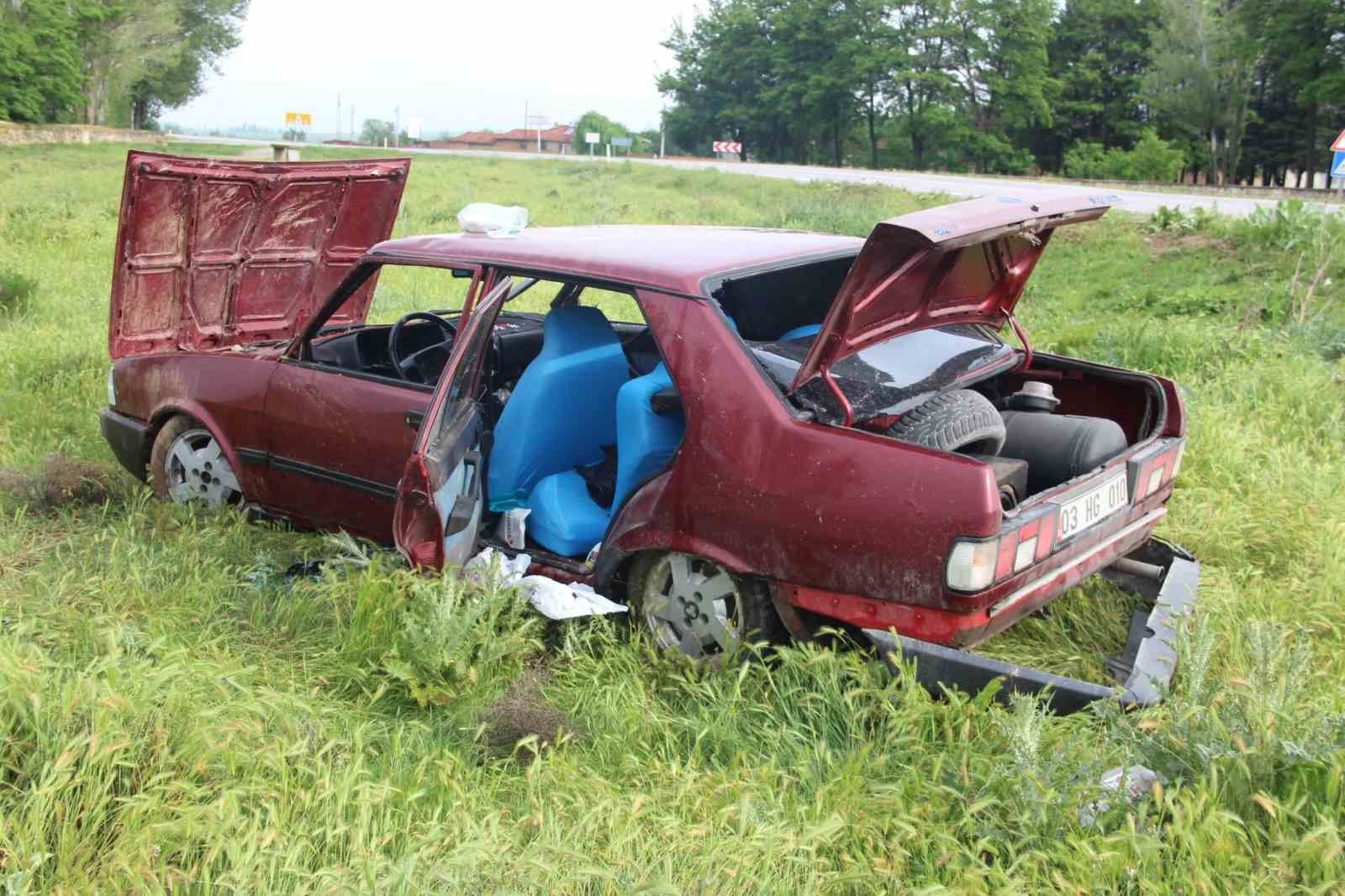 Afyonkarahisar'da Otomobil Tarım Arazisine Uçtu: 1 Yaralı