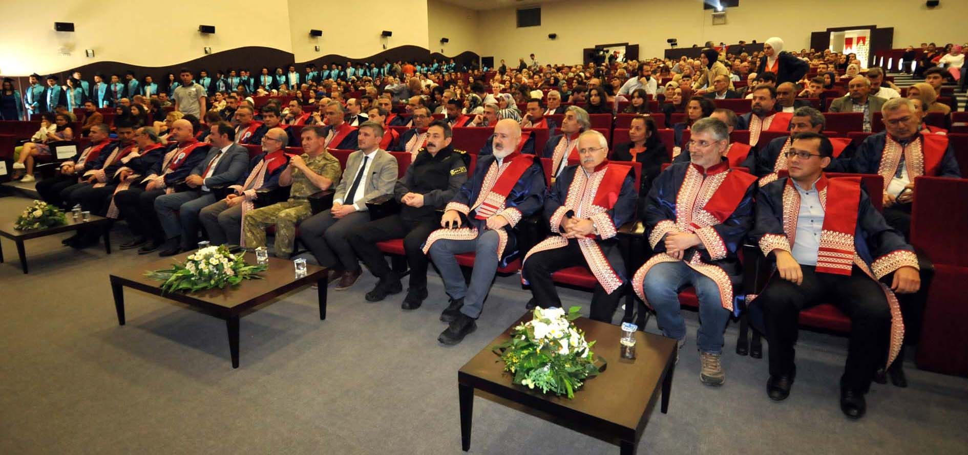 AKÜ Veteriner Fakültesi'nden Veteriner Hekimler Kep Attı