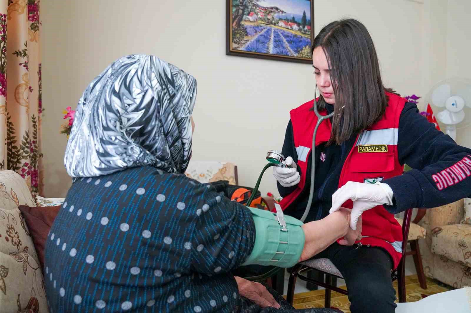 Tepebaşı Belediyesi'nin Yalnız Yaşlılar için Evde Bakım Hizmetleri