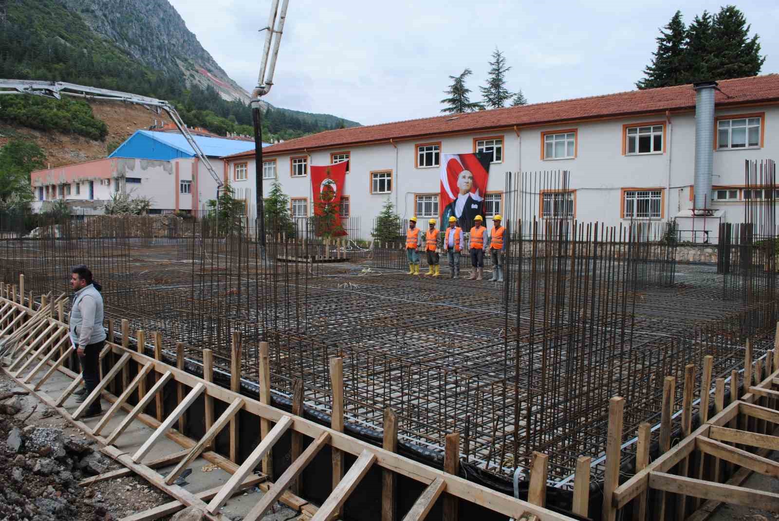 Eğirdir Yazla Mahallesi'nde Cennet Erdoğan Bilim Sanat Merkezi'nin temeli atıldı.