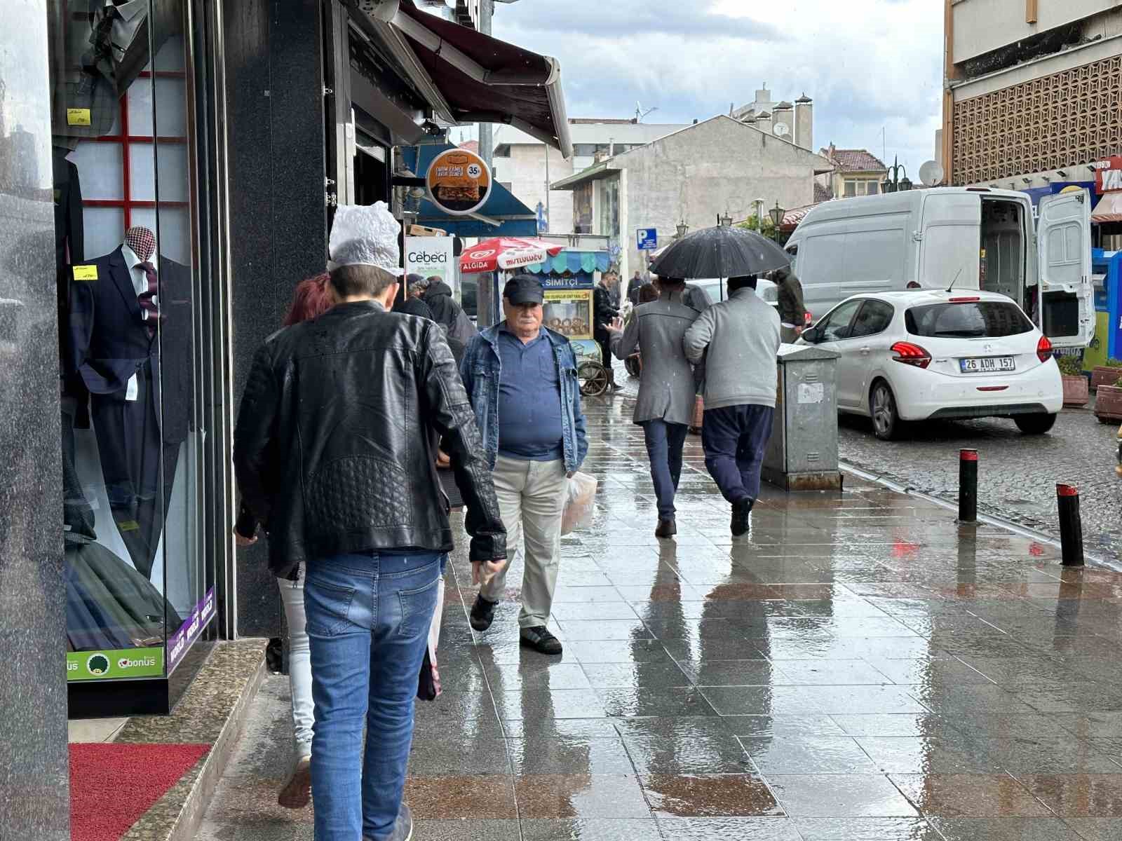 Eskişehir'de Şiddetli Yağmur Hayatı Olumsuz Etkiledi.