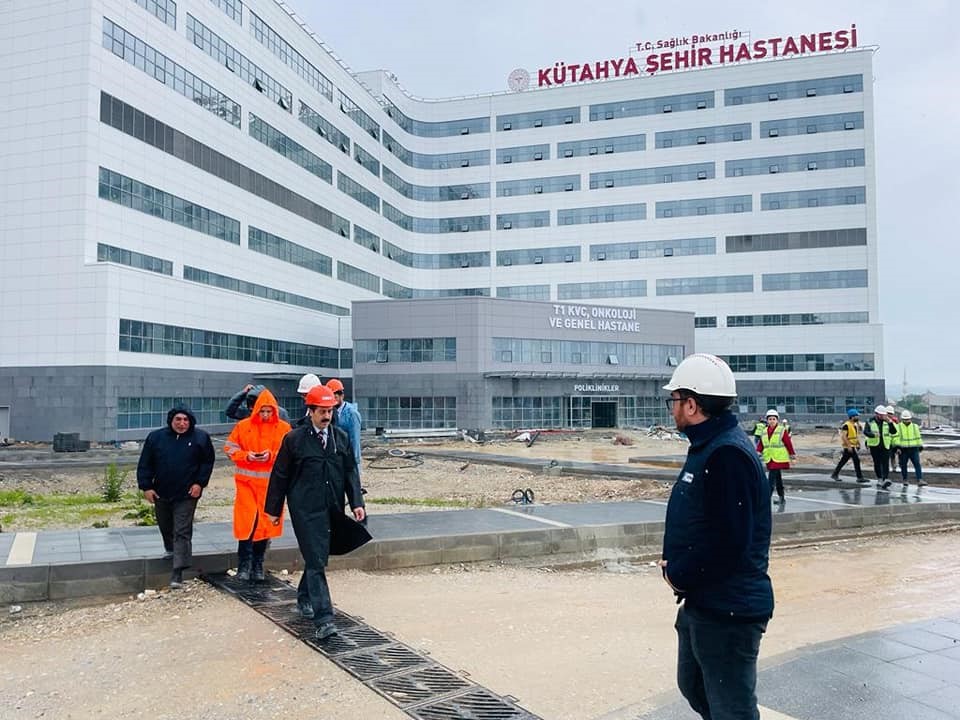 KSBÜ Rektörü Ahmet Tekin, Kütahya Şehir Hastanesine Ziyaret Etti.