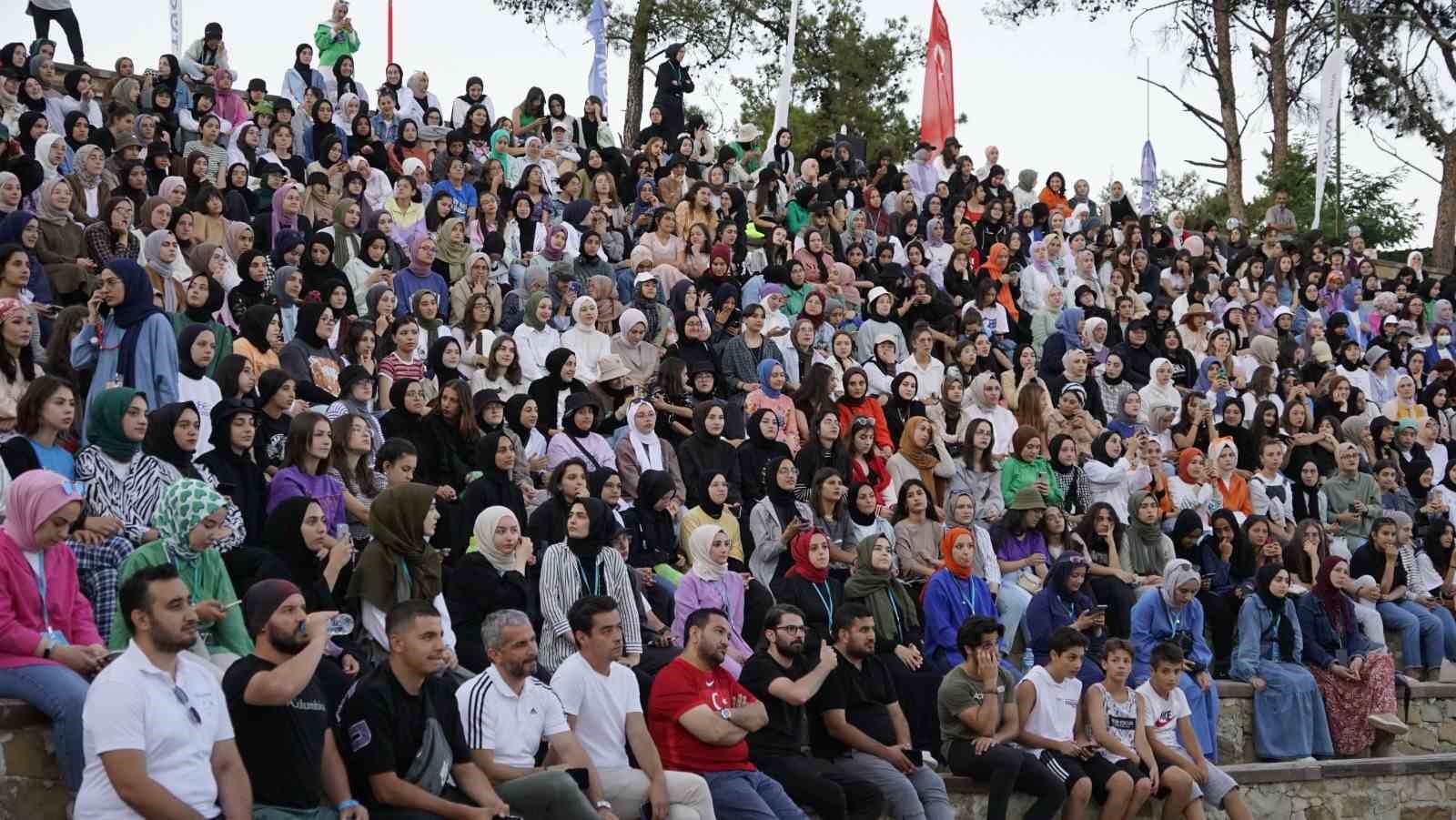 TÜGVA, Eskişehir'de gençleri doğa kampında buluşturuyor.