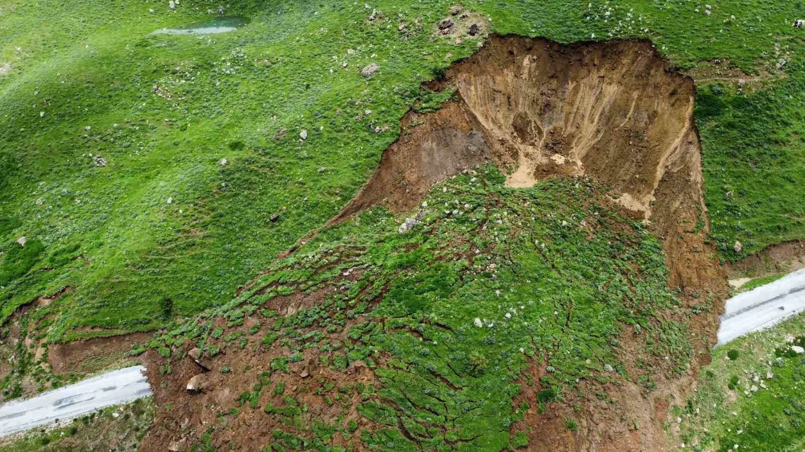 Afyonkarahisar'da Yayla Yolu Heyelana Uğradı, Ölü ve Yaralı Yok.