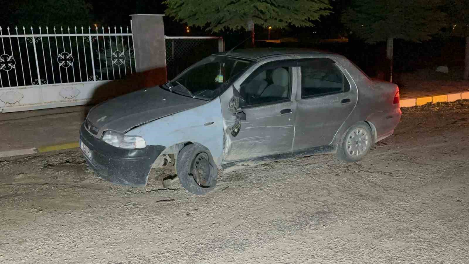 Afyonkarahisar'da çarpışan otomobiller hurdaya döndü!