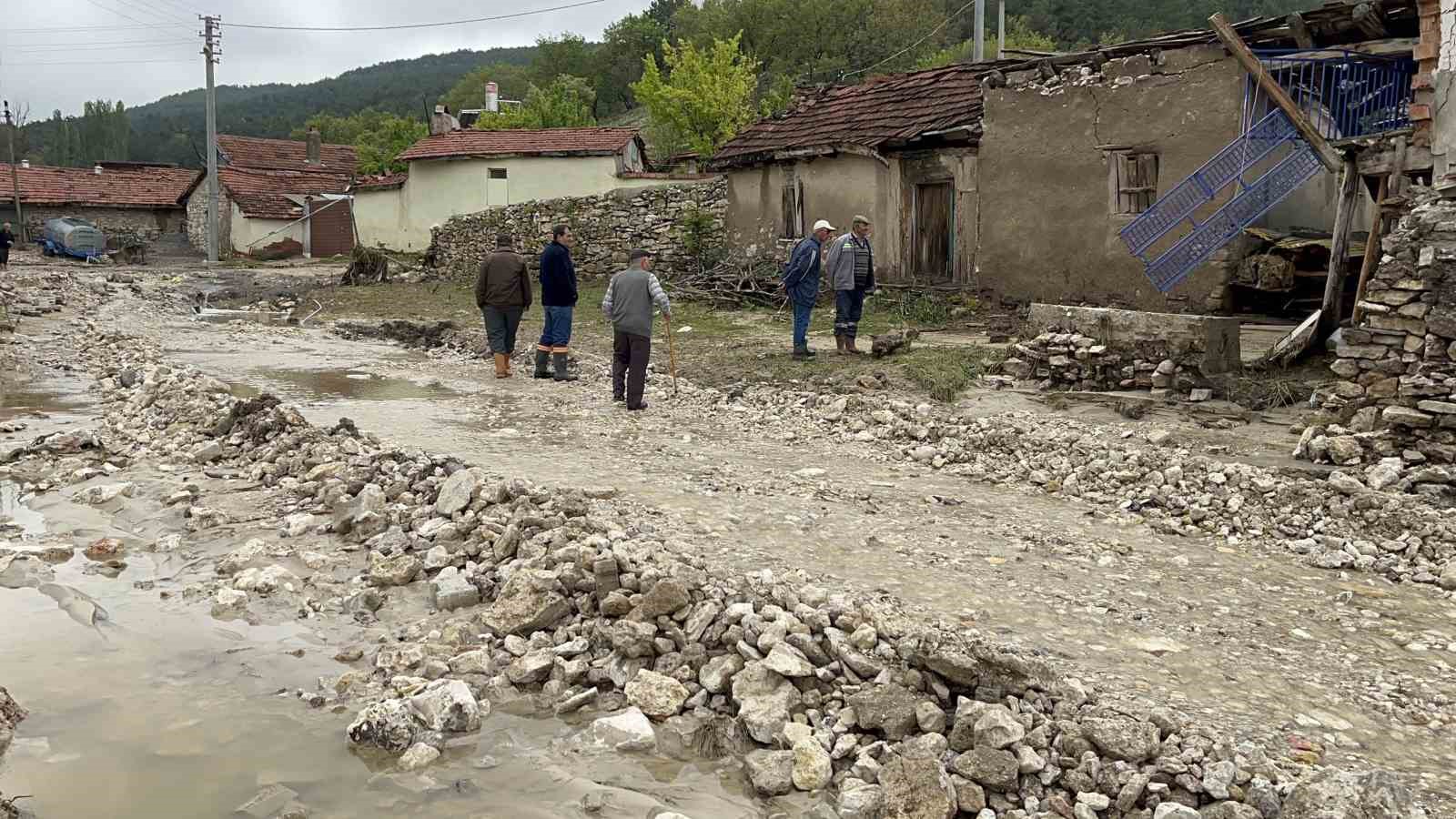 Seyitgazi'de şiddetli yağış ve sel felaketi hasarları gün yüzüne çıktı