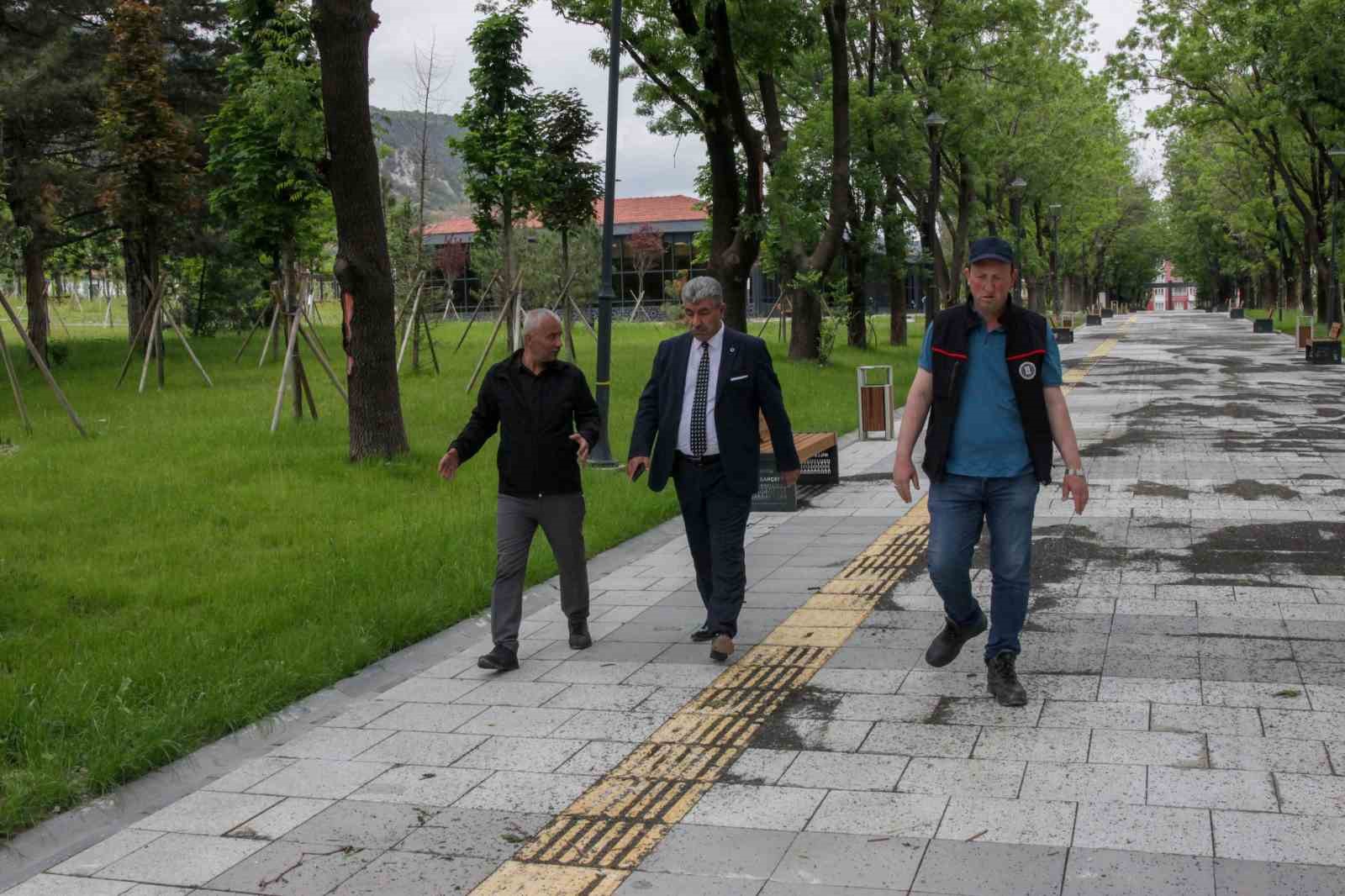 Kütahya'da yoğun yağış sonrası temizlik çalışmaları başladı