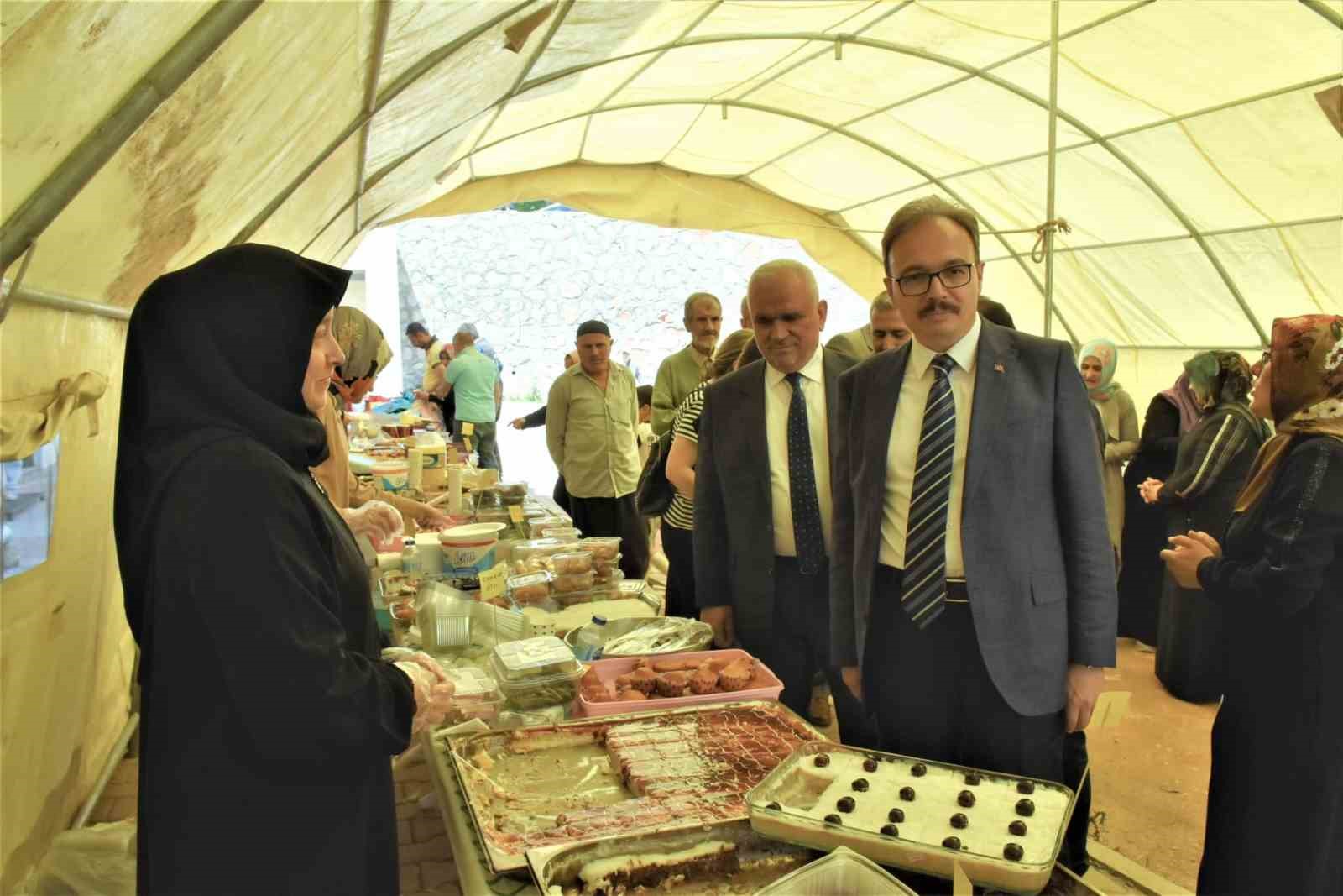 Bilecik'te Hayır Çarşısı Kur'an Kursu Yararına Düzenlendi.