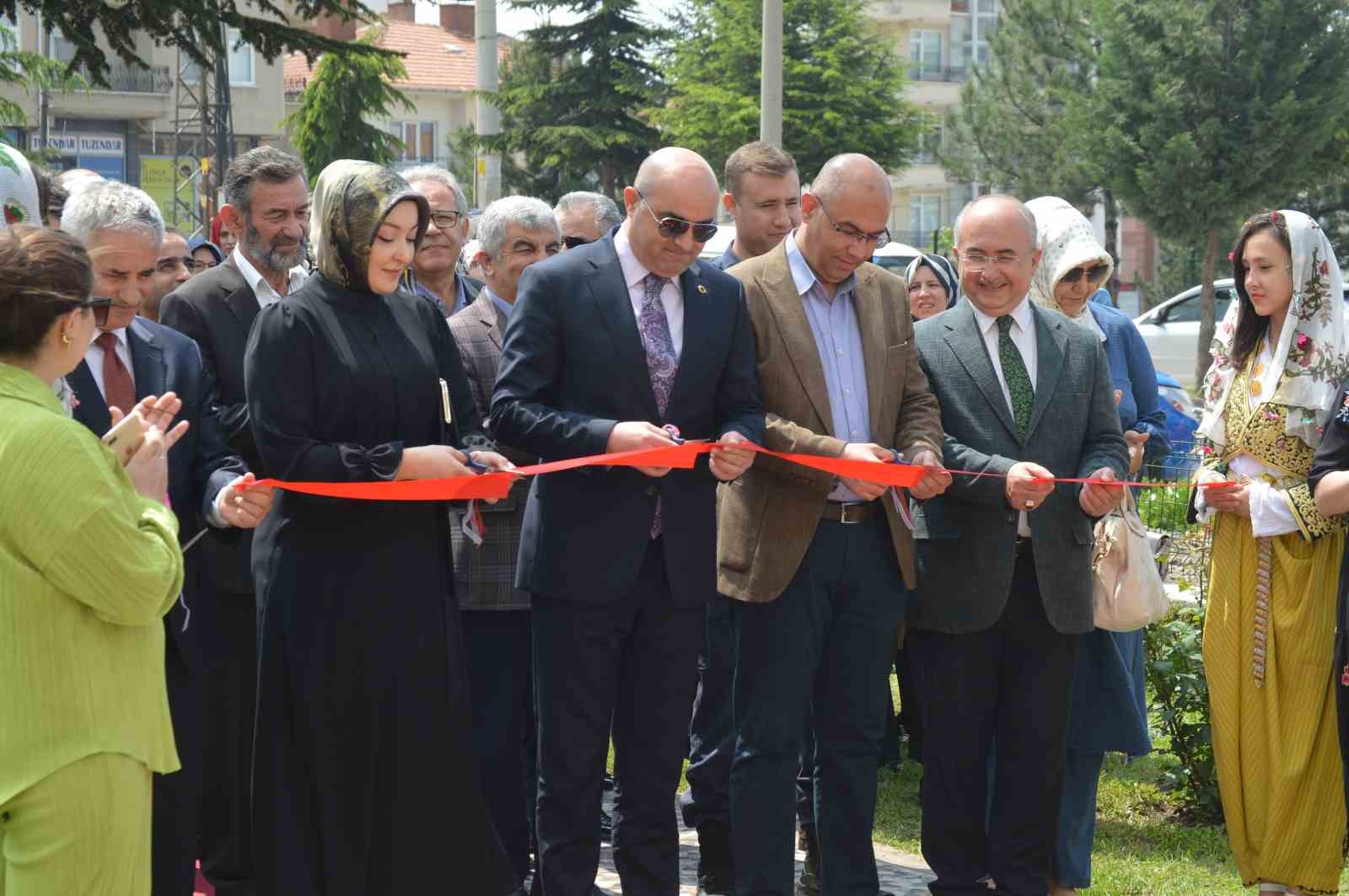 Tavşanlı'da Halk Eğitim Merkezi'nin Yıl Sonu Sergisi Açıldı