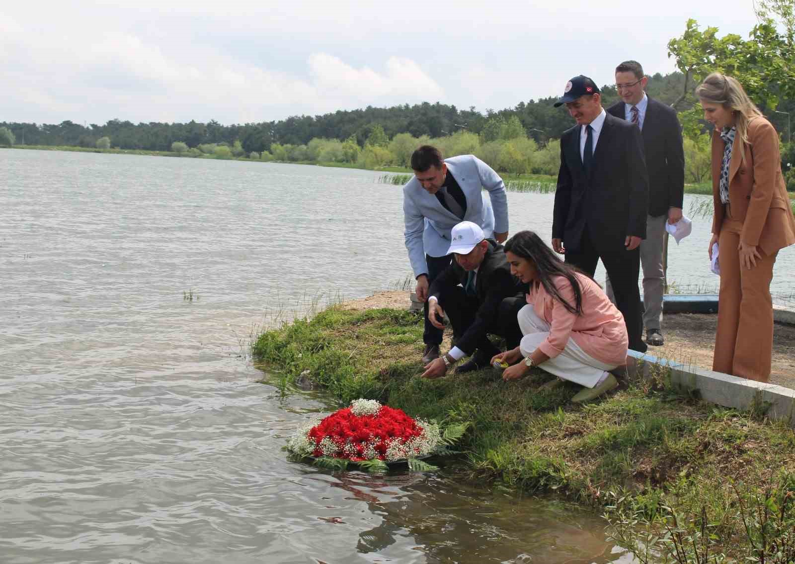 Bilecik'te Depremzedeler için Saygı Çelengi Konuldu