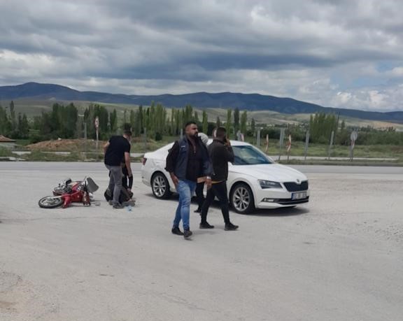 Afyonkarahisar'da Motora Otomobil Çarptı: 1 Yaralı