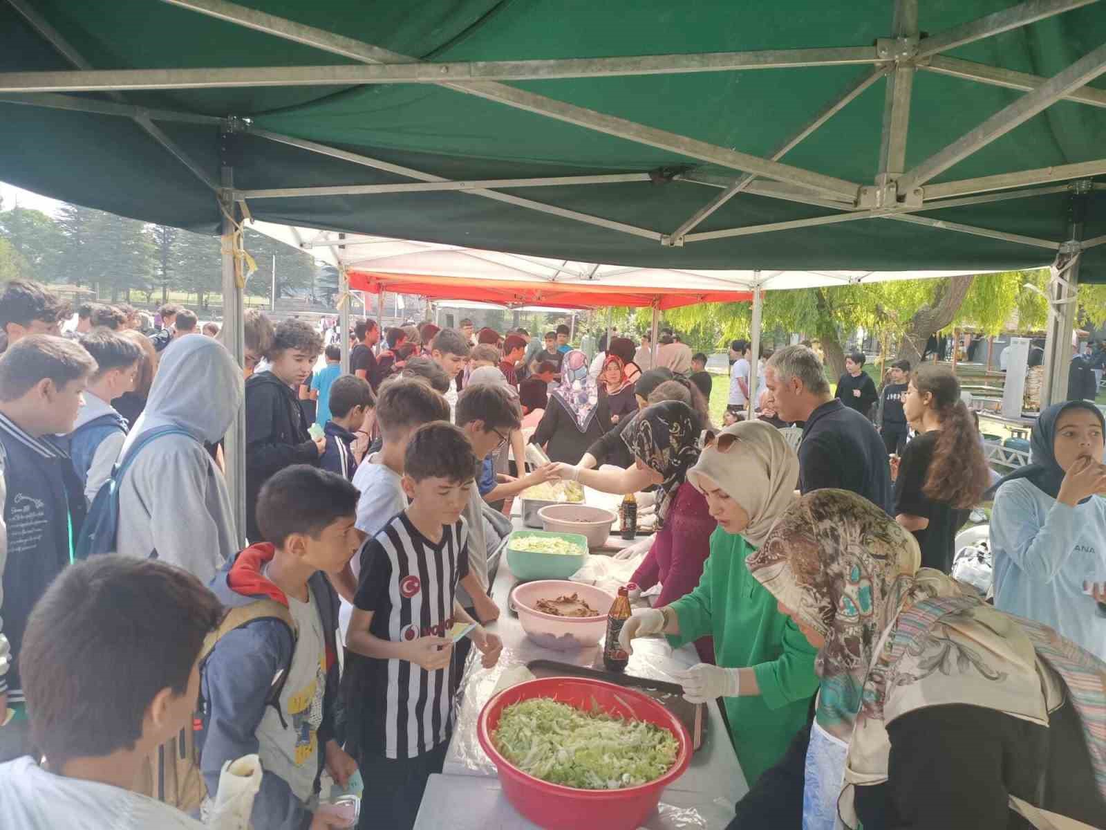 Eskişehir'de Depremzedeler İçin Panayır Düzenlendi.