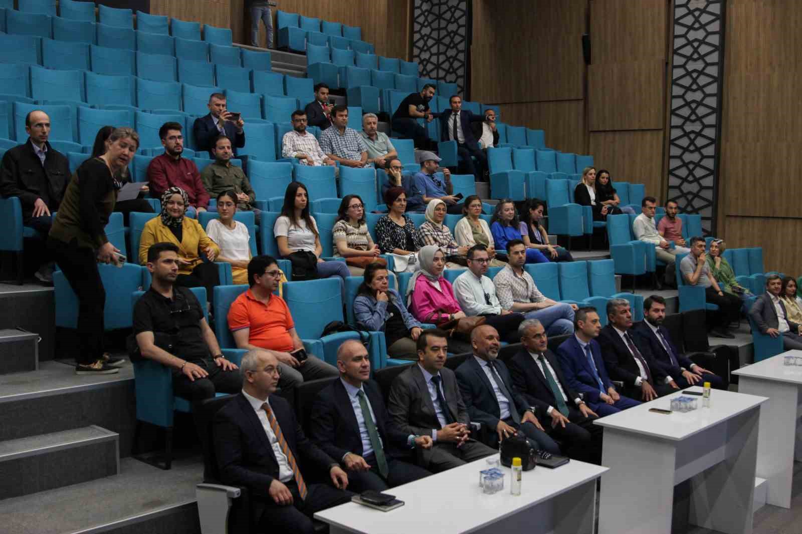 Belediye Başkanı Alim Işık, Tarihi Kentler Birliği Eğitim Semineri için Kütahya'da.