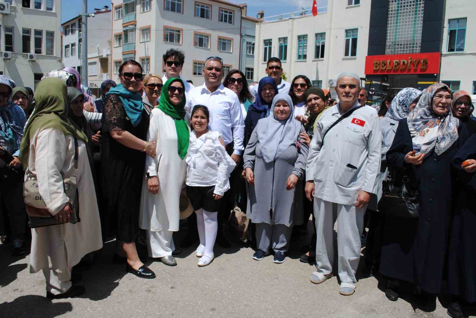 Eğirdir'den 28 hacı adayı dualarla uğurlandı.