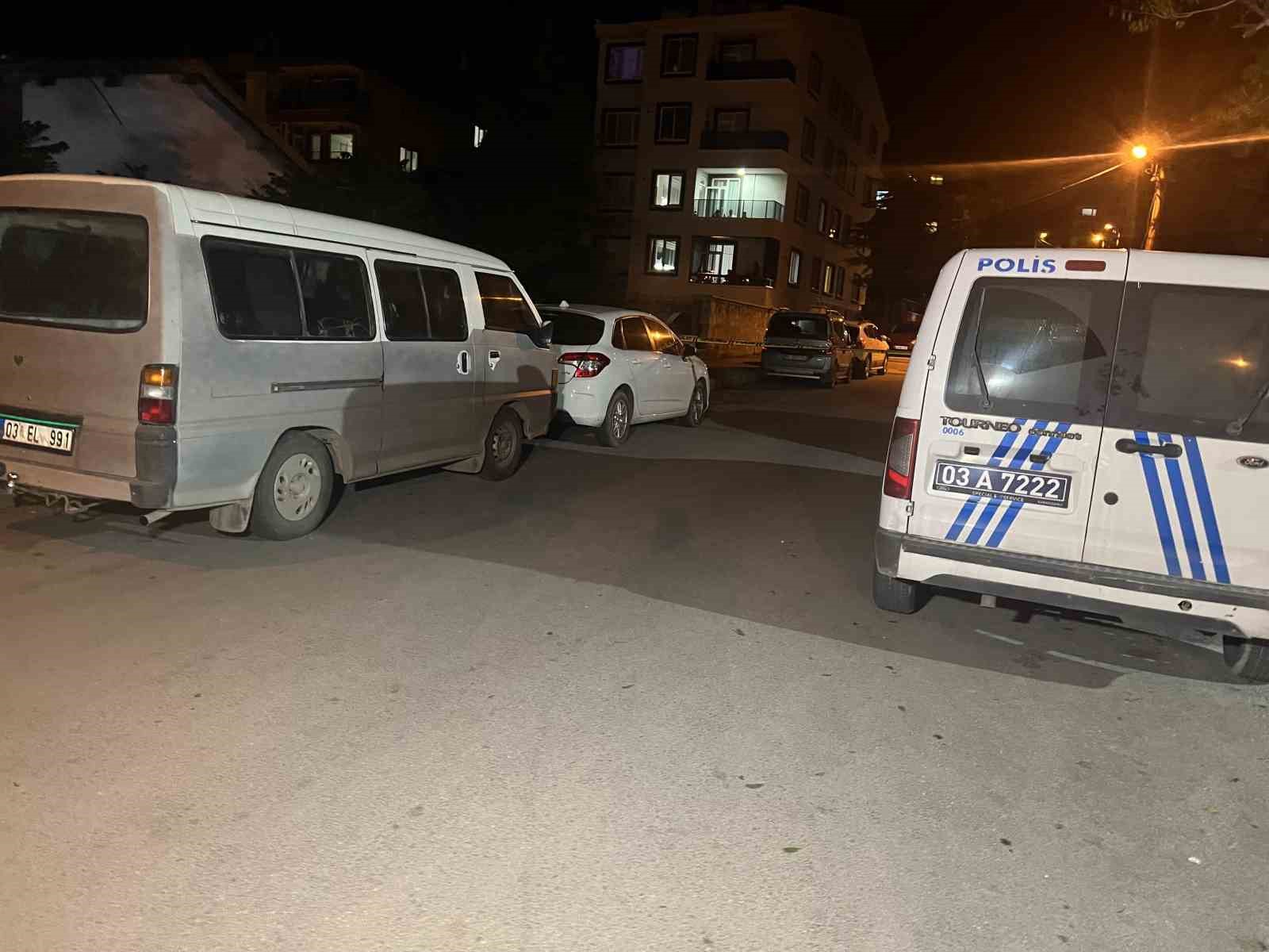 Afyonkarahisar'da bıçaklı ve sopalı kavga: 2 yaralı