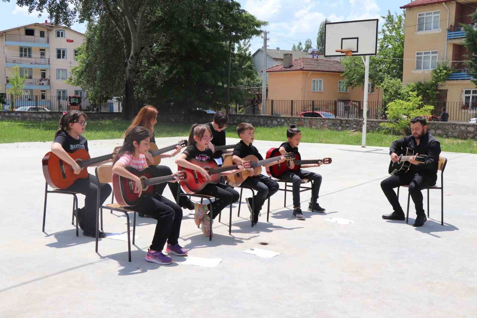 Gölpazarı'nda renkli Ömür Boyu Öğrenme Haftası programı yapıldı.