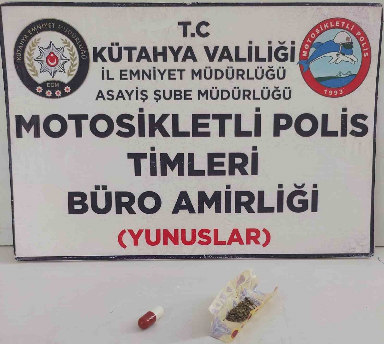 Kütahya'da Motosikletli Polisler Uyuşturucu Operasyonunda