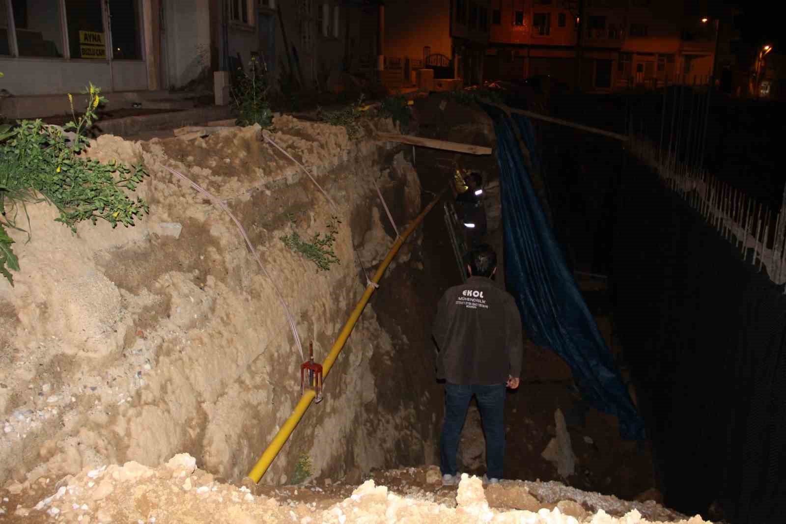 Afyonkarahisar'da Toprak Kayması Sonrası Doğalgaz Borusu Zarar Gördü.