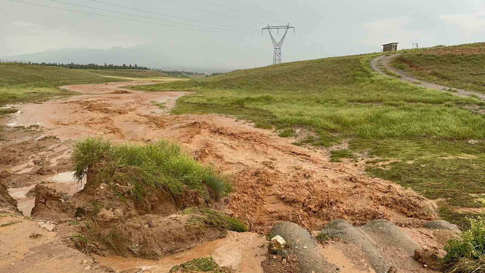 Afyonkarahisar'da Şiddetli Yağmur Sel Baskınlarına Neden Oldu