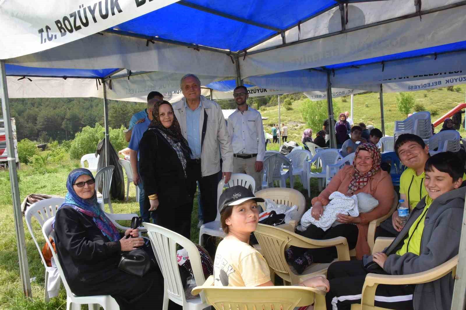 Bozüyük Belediye Başkanı, Göynücek Köyü Birlik ve Dayanışma Günü'ne katıldı.